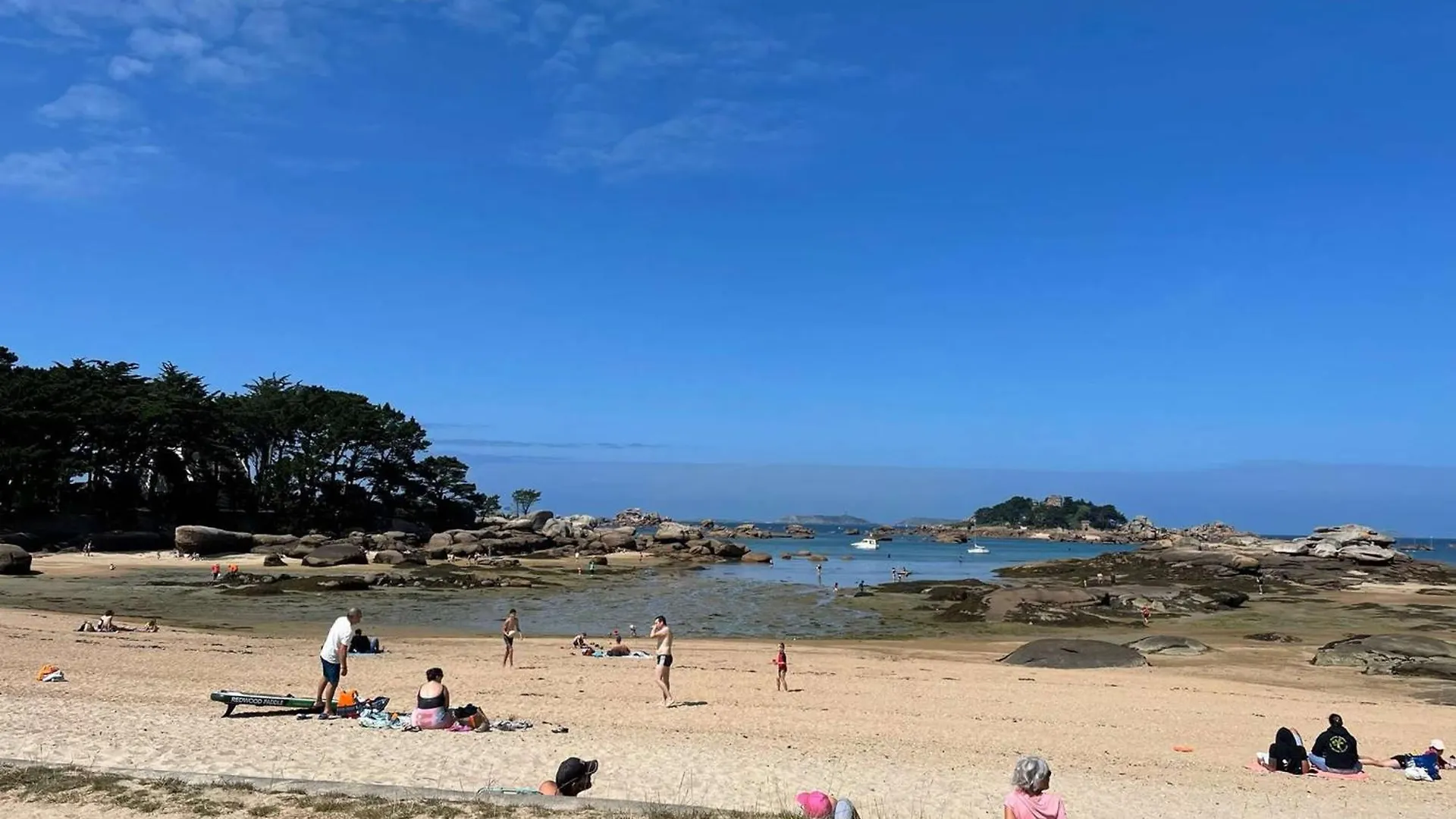 Semesterbostad Maison 4 Etoiles A Tregastel, Proche Plage Pour 8 Pers. Avec Parking - Fr-1-542-74