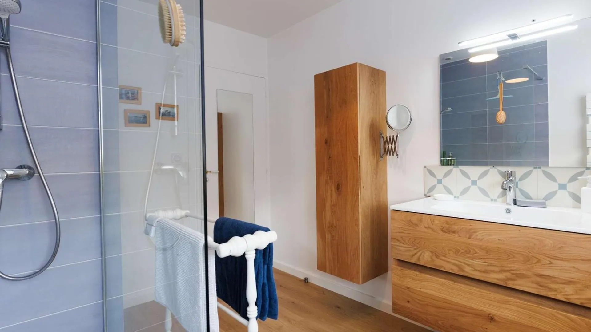 Semesterbostad Maison 4 Etoiles A Tregastel, Proche Plage Pour 8 Pers. Avec Parking - Fr-1-542-74