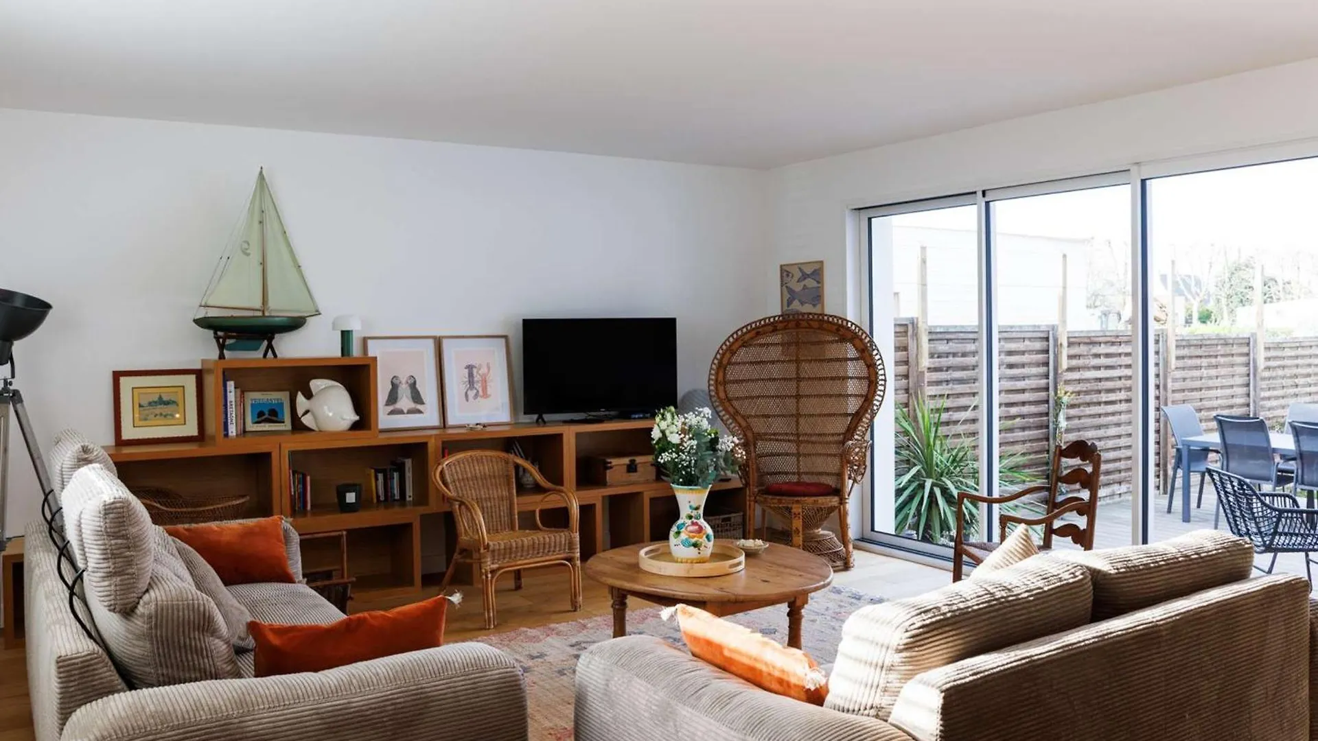 Maison 4 Etoiles A Tregastel, Proche Plage Pour 8 Pers. Avec Parking - Fr-1-542-74 0*,  Francia